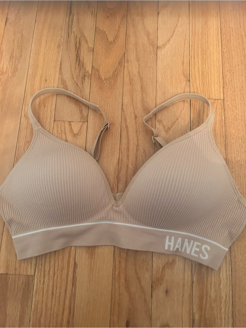 NWOT Hanes Light Nude Ribbed Wireless Comfort Bra